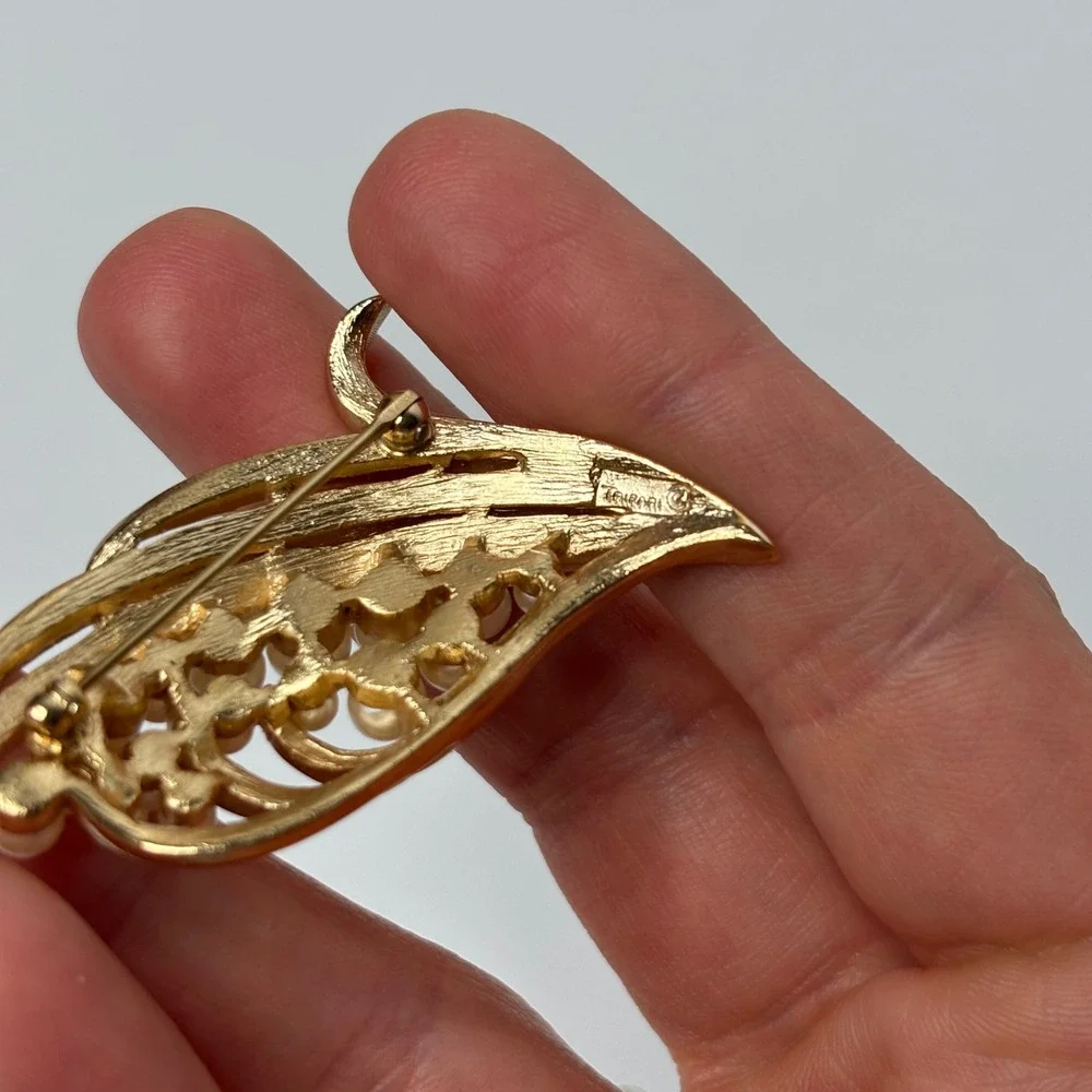 Trifari‎ Vintage Gold Tone Faux Pearl Leaf Brooch Pin Textured Mid Century MCM